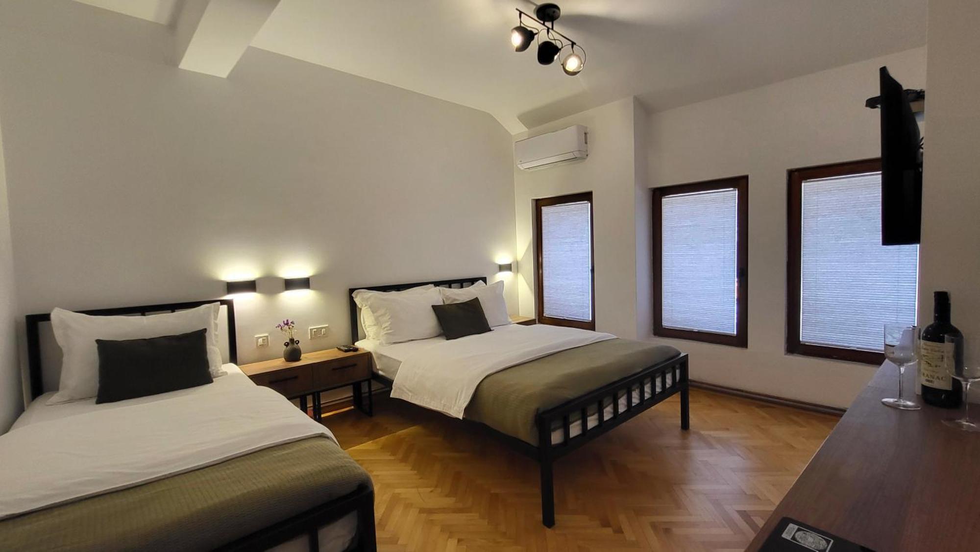 Grand Boutique Hotel Pristina Eksteriør billede